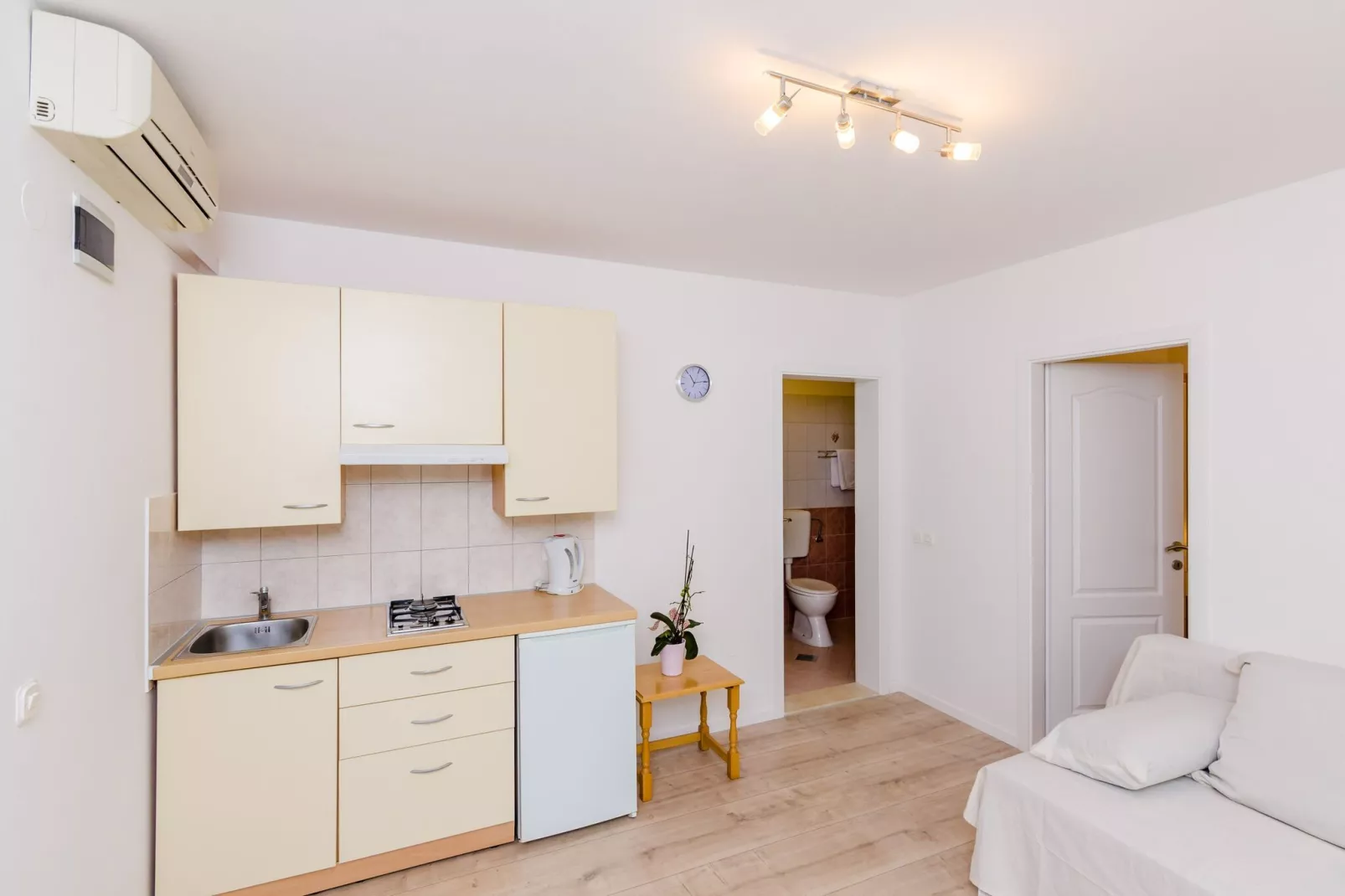 Color Apartments - One Bedroom Apartment with Terrace and Partial Sea View (Blue)-Kitchen
