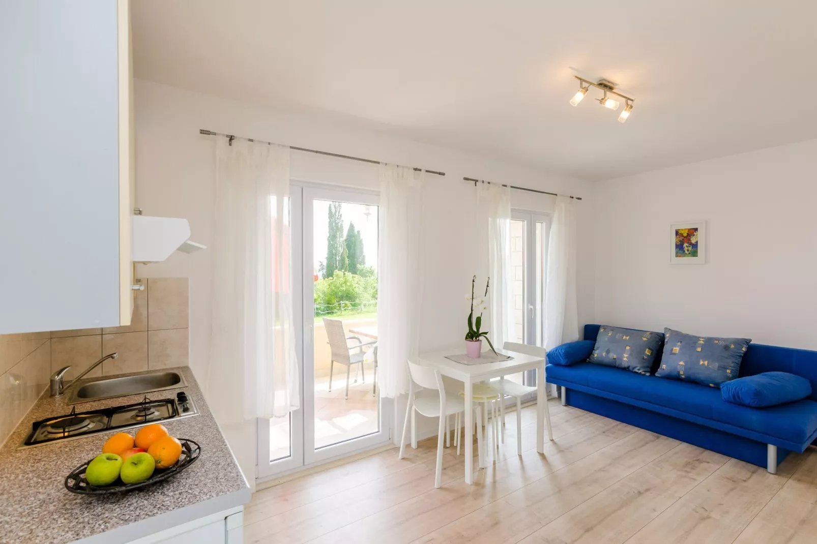 Color Apartments - Standard One-Bedroom Apartment with Terrace and Partial Sea View (Red)-Living room