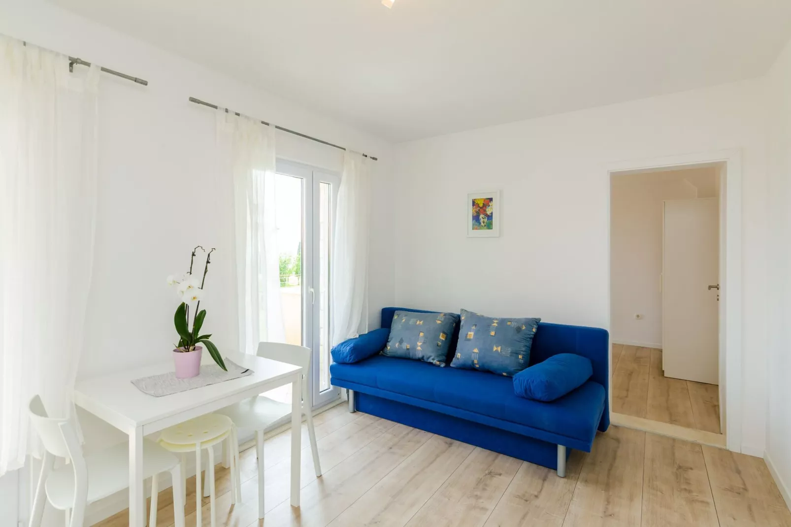 Color Apartments - Standard One-Bedroom Apartment with Terrace and Partial Sea View (Red)-Living room