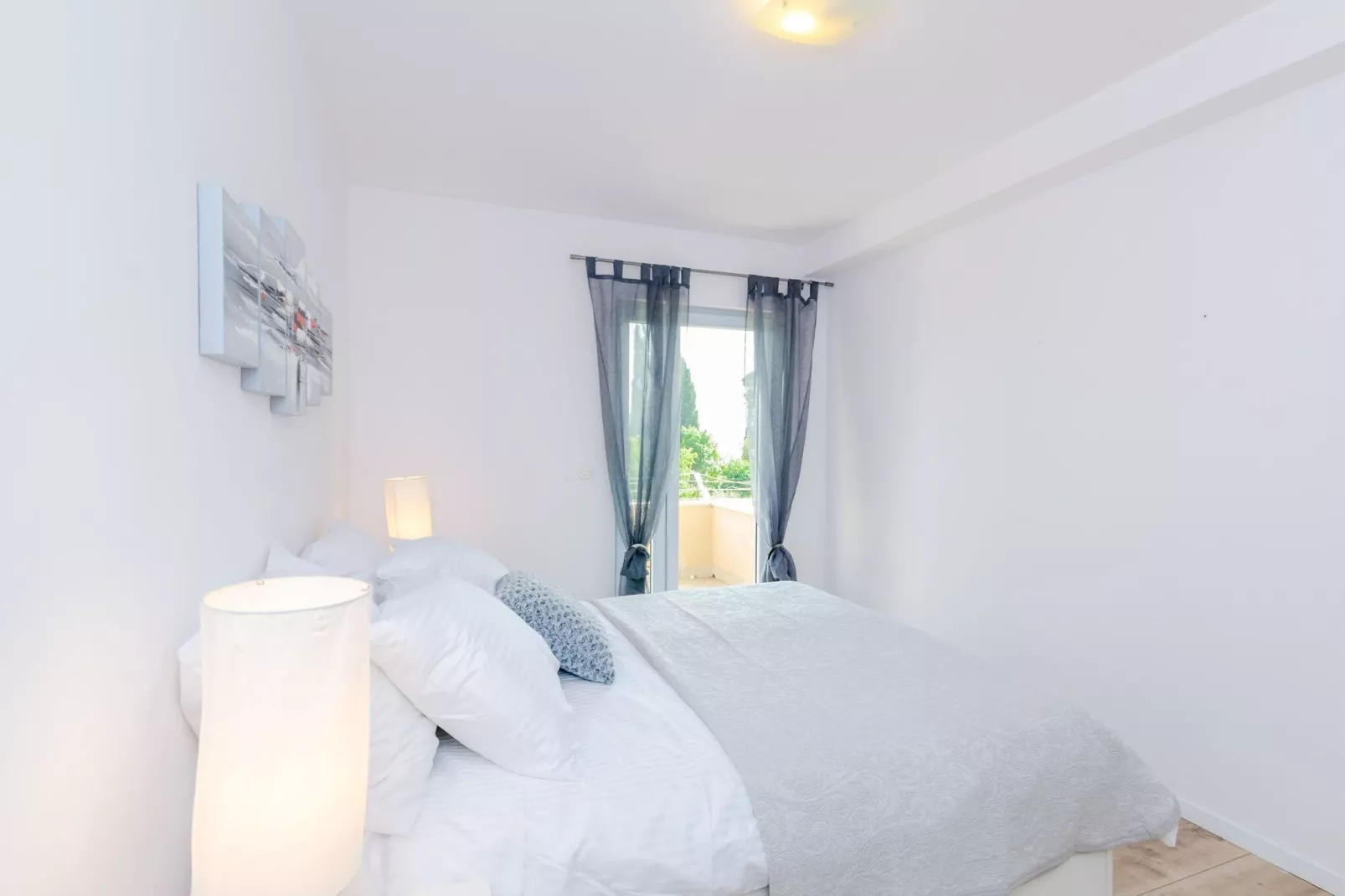 Color Apartments - Standard One-Bedroom Apartment with Terrace and Partial Sea View (Red)-Bedroom