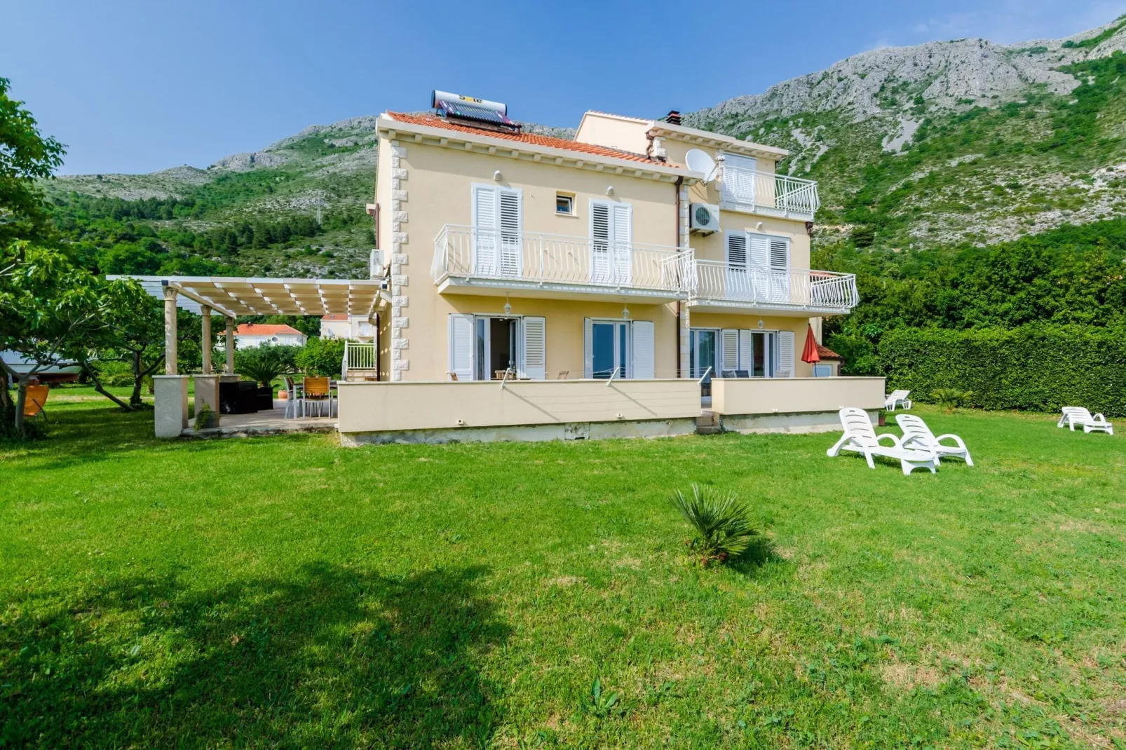 Color Apartments - Standard One-Bedroom Apartment with Terrace and Partial Sea View (Red)-Outdoor
