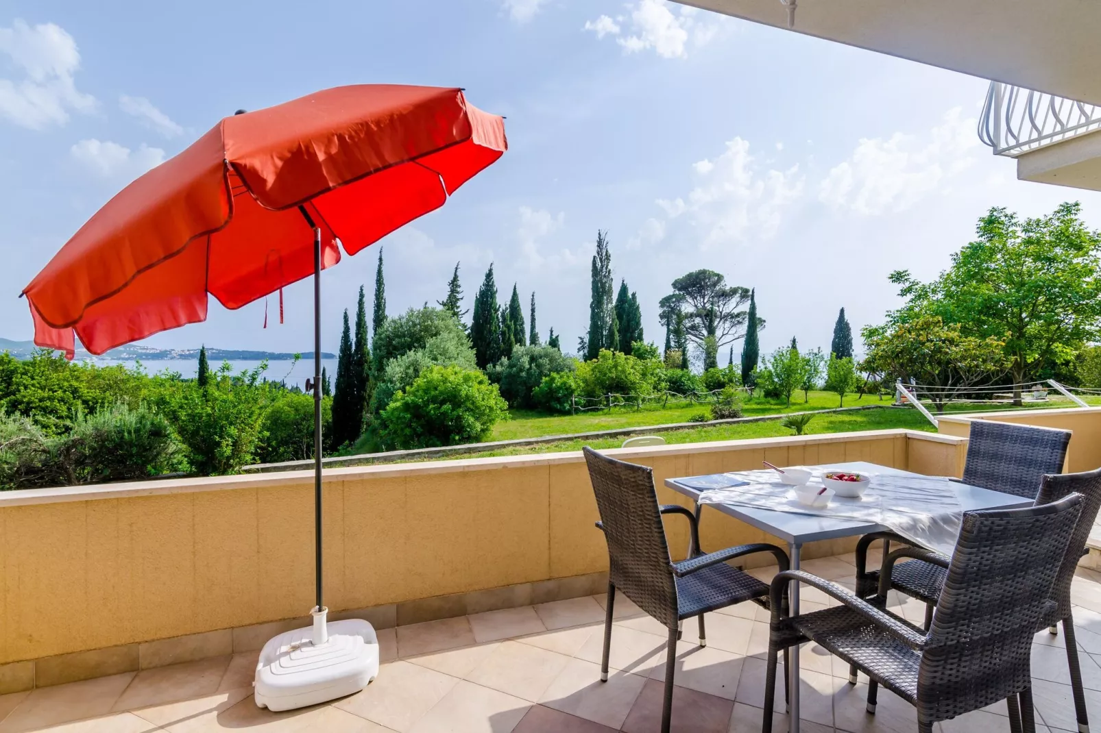 Color Apartments - Standard One-Bedroom Apartment with Terrace and Partial Sea View (Red)-Terrace