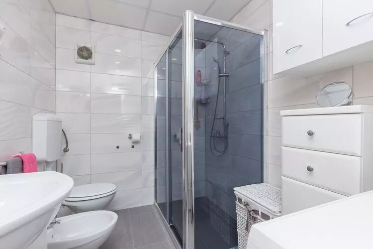 Rooms Ivo - Twin Room with Shared Bathroom-Bathroom