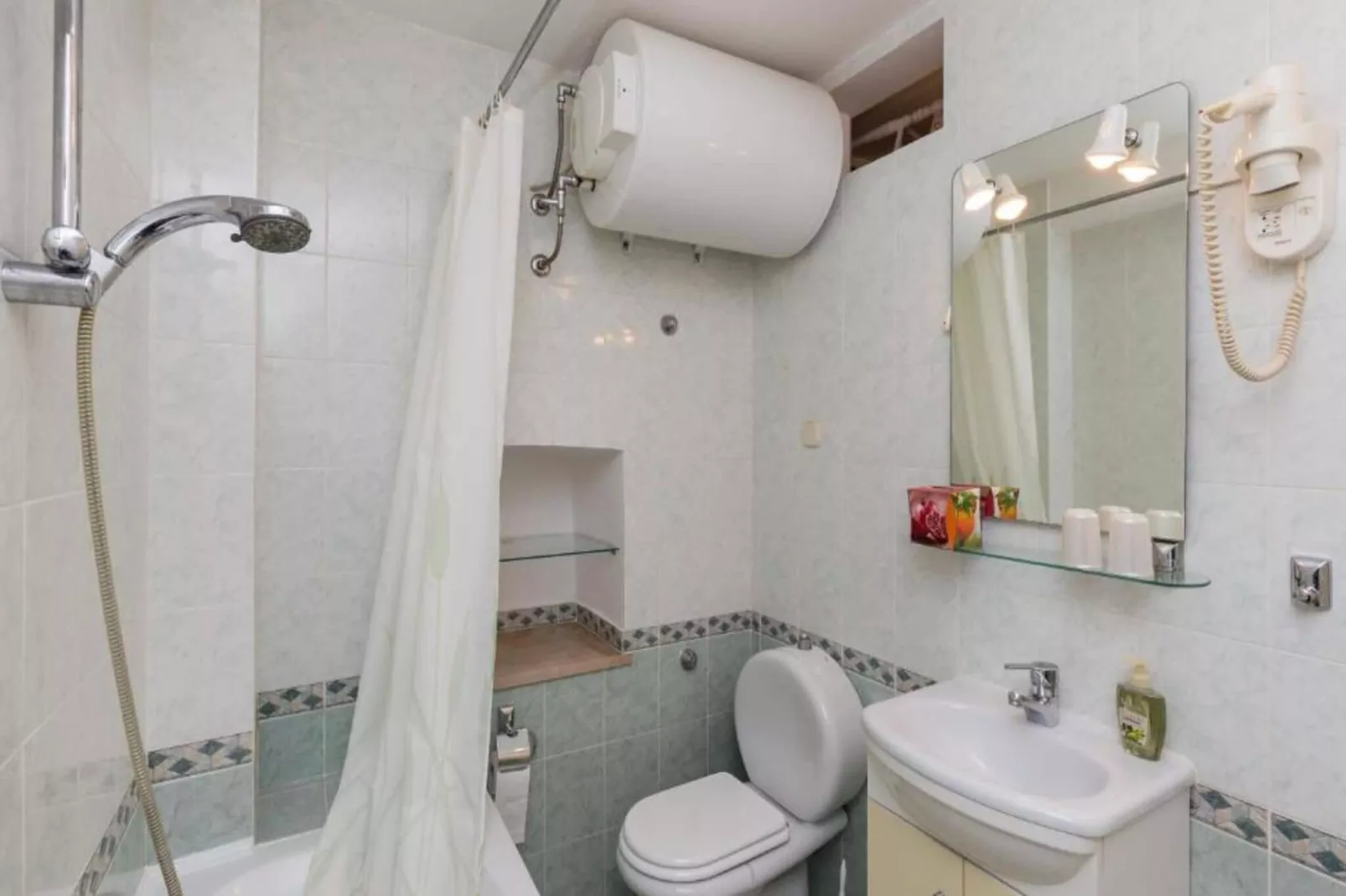 Apartments Vi-La - Standard One Bedroom Apartment (Ground Floor)-Bathroom