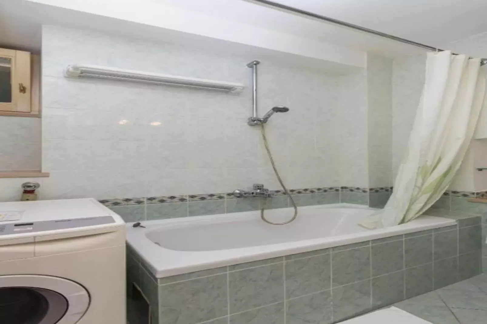 Apartments Vi-La - Standard One Bedroom Apartment (Ground Floor)-Bathroom