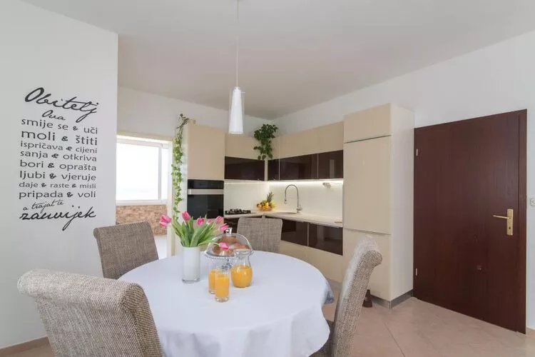 Apartment Marcela - Deluxe Two Bedroom Apartment with Terrace and Sea View-Salle à manger
