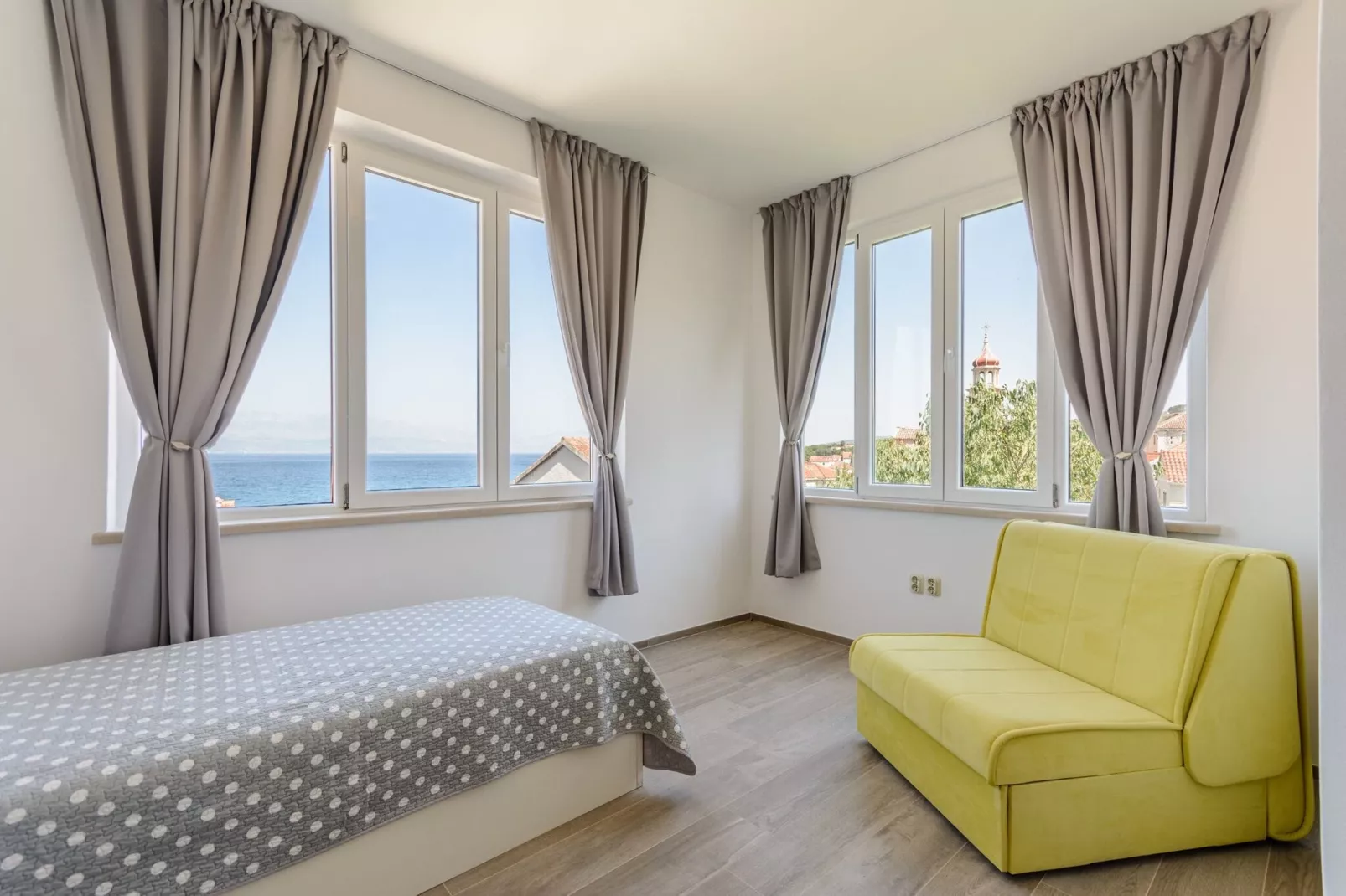 Apartment Marcela - Deluxe Two Bedroom Apartment with Terrace and Sea View-Chambre