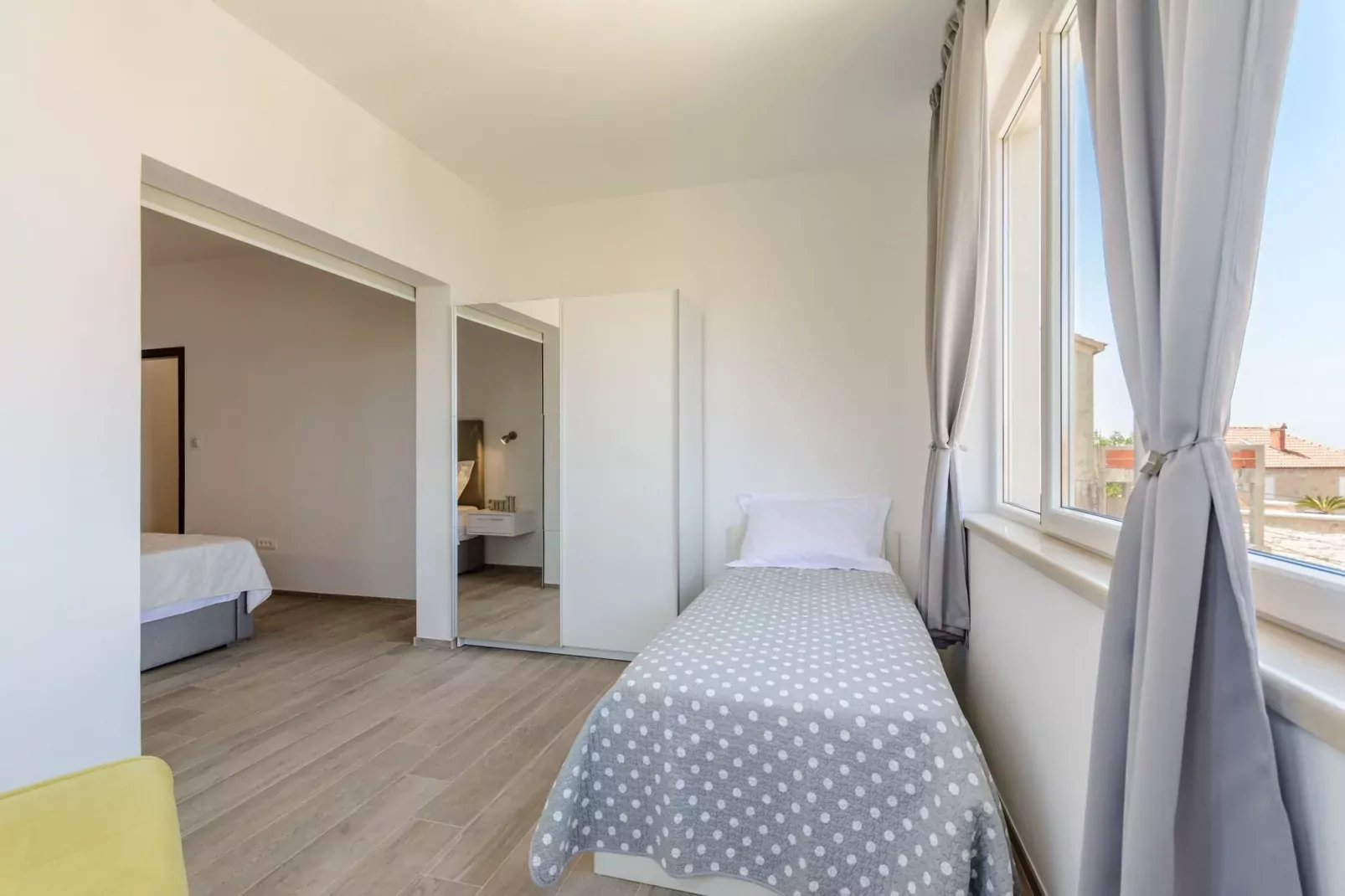 Apartment Marcela - Deluxe Two Bedroom Apartment with Terrace and Sea View-Chambre