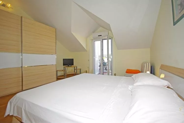 Apartments Villa Rose - Standard Studio with Sea View  and shared Terrace (A2 bijeli)-Bedroom