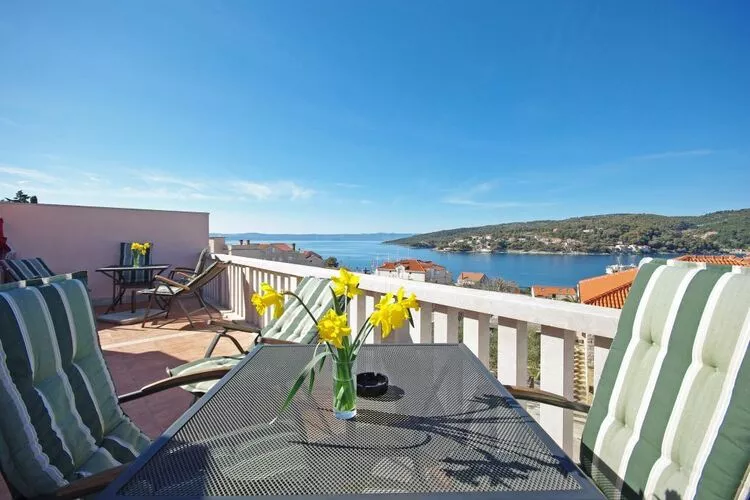 Apartments Villa Rose - Economy Studio with Sea View and shared  Terrace (A3 crveni)-Terrace