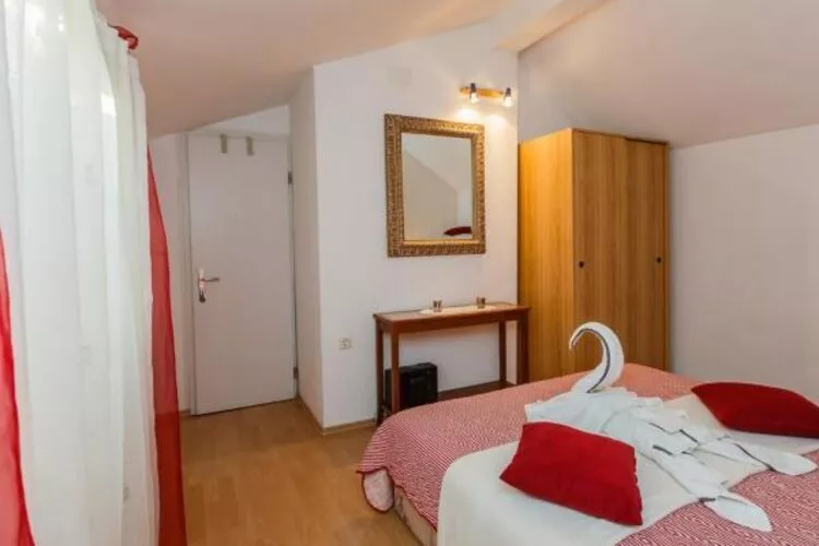 Apartments Roda - One Bedroom Apartment with Terrace (Mira) - (ST)-Chambre