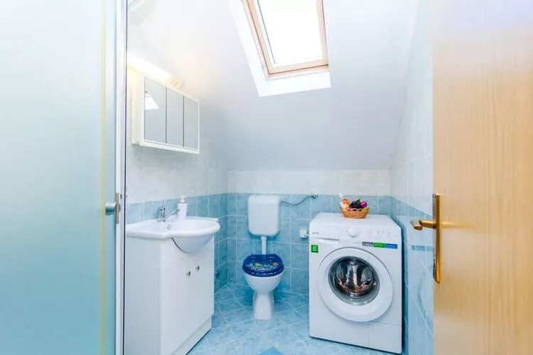 Apartment Tonka's Terrace - Studio Apartment with Terrace and Sea View-Bathroom