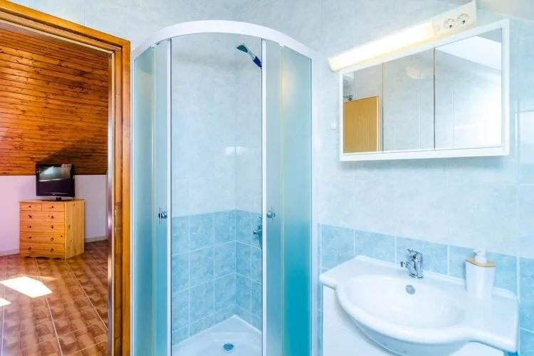 Apartment Tonka's Terrace - Studio Apartment with Terrace and Sea View-Bathroom