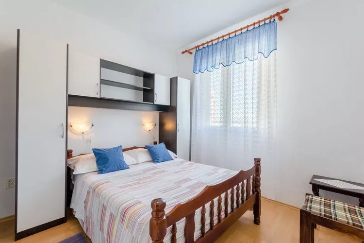 Apartment Mia-Three Bedroom Apartment with Sea View Terrace-Chambre