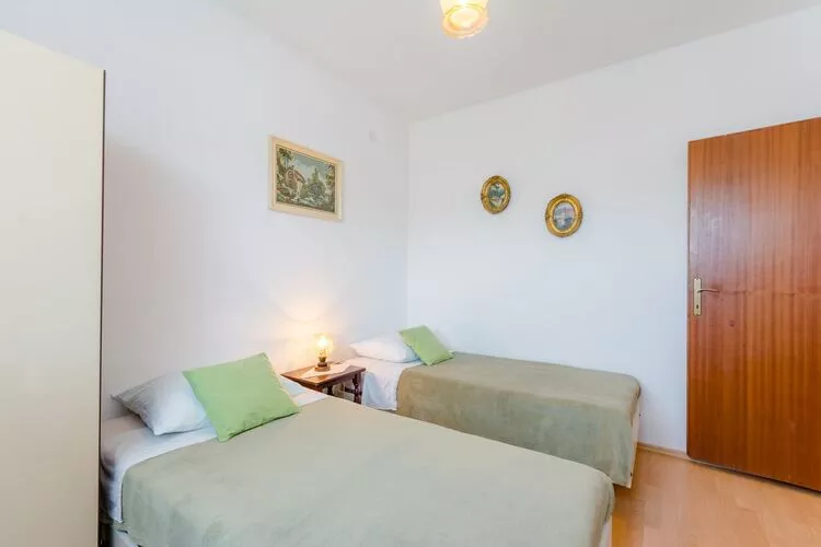 Apartment Mia-Three Bedroom Apartment with Sea View Terrace-Chambre