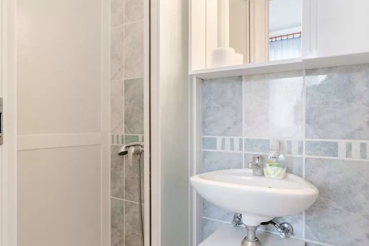 Apartment Mia-Three Bedroom Apartment with Sea View Terrace-Salle de bain