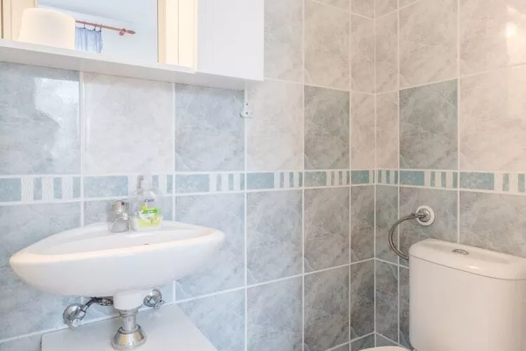 Apartment Mia-Three Bedroom Apartment with Sea View Terrace-Salle de bain