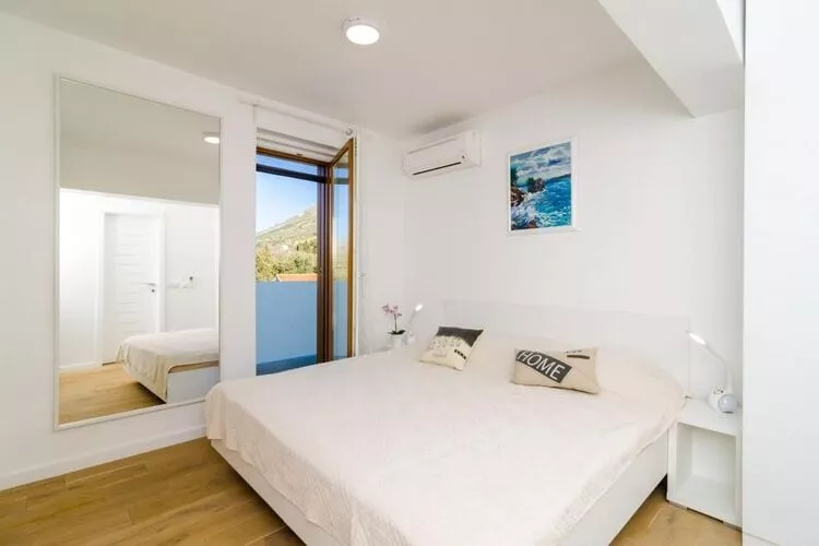 Apartment Lula - Superior Two-Bedroom Apartment with Balcony and Sea View-Chambre