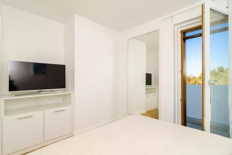 Apartment Lula - Superior Two-Bedroom Apartment with Balcony and Sea View-Chambre