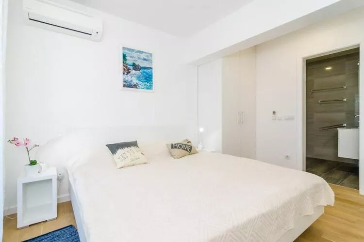 Apartment Lula - Superior Two-Bedroom Apartment with Balcony and Sea View-Chambre
