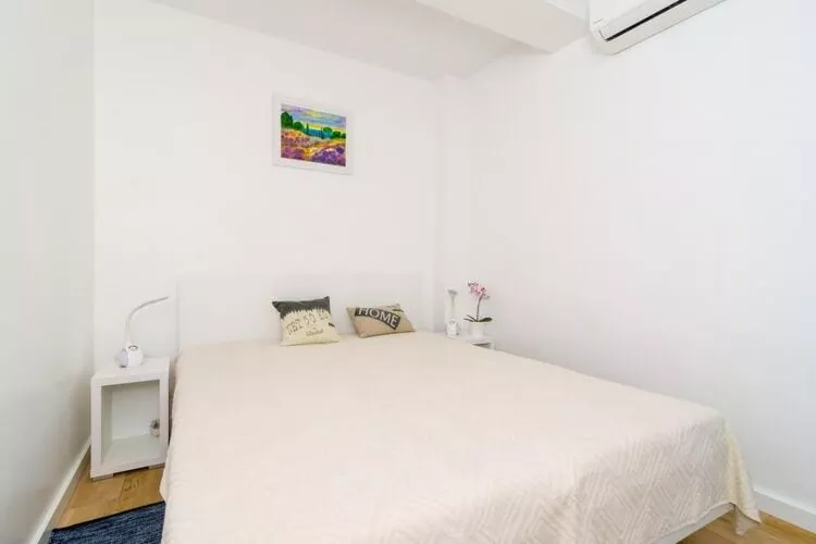 Apartment Lula - Superior Two-Bedroom Apartment with Balcony and Sea View-Chambre