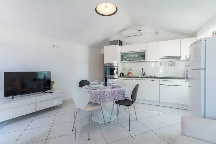 Apartments Sonja - Two Bedroom Apartment with Balcony and Garden View (A3+2) (ST)-Kitchen