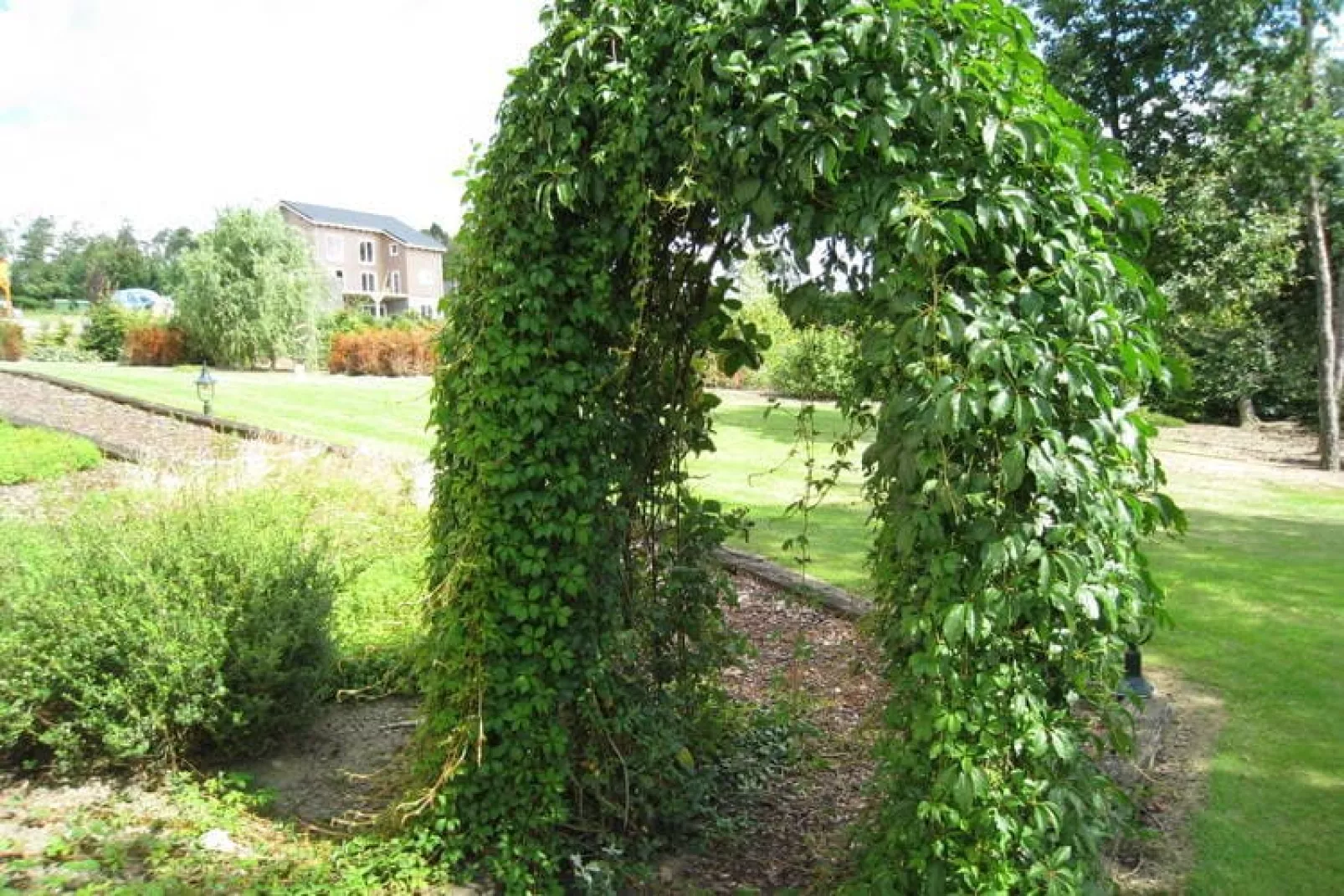 Chalet Reinhilde-Gardens summer