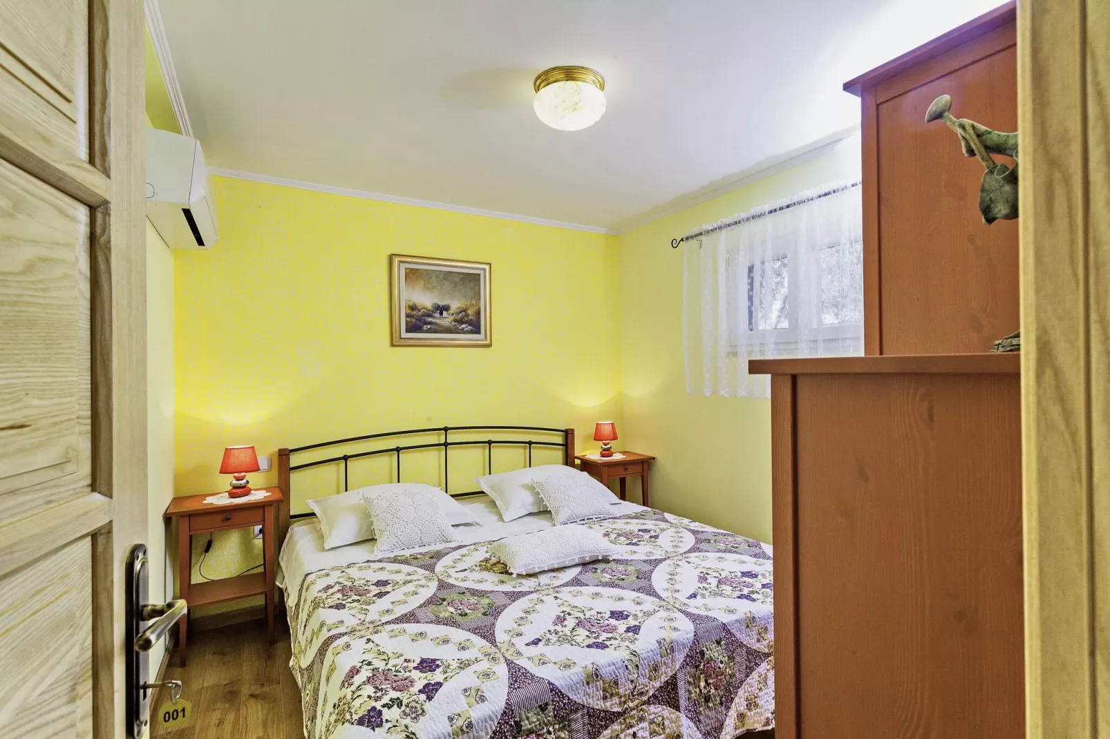 Stone House San Pelegrin-Two Bedroom Holiday Home with Terrace and Sea View-Chambre