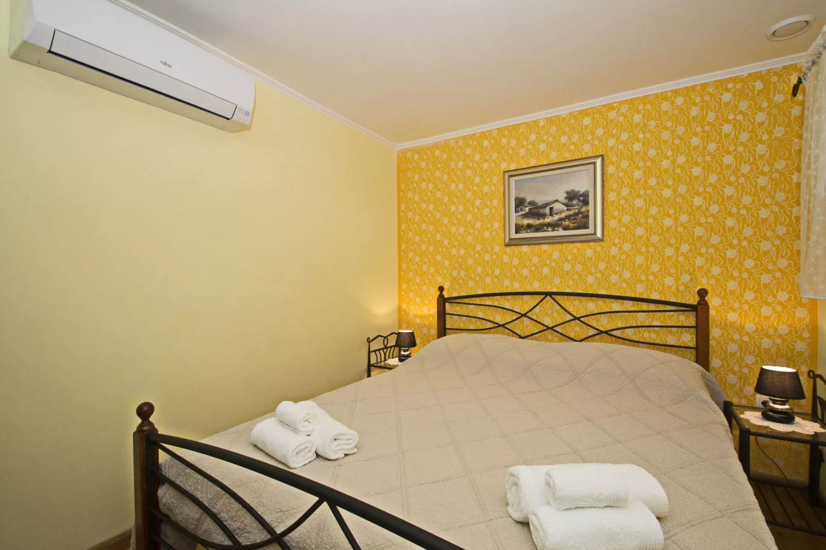 Stone House San Pelegrin-Two Bedroom Holiday Home with Terrace and Sea View-Chambre