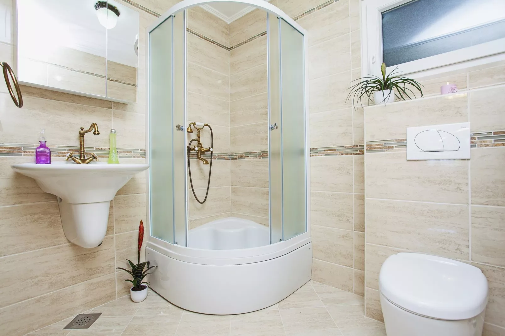 Stone House San Pelegrin-Two Bedroom Holiday Home with Terrace and Sea View-Salle de bain