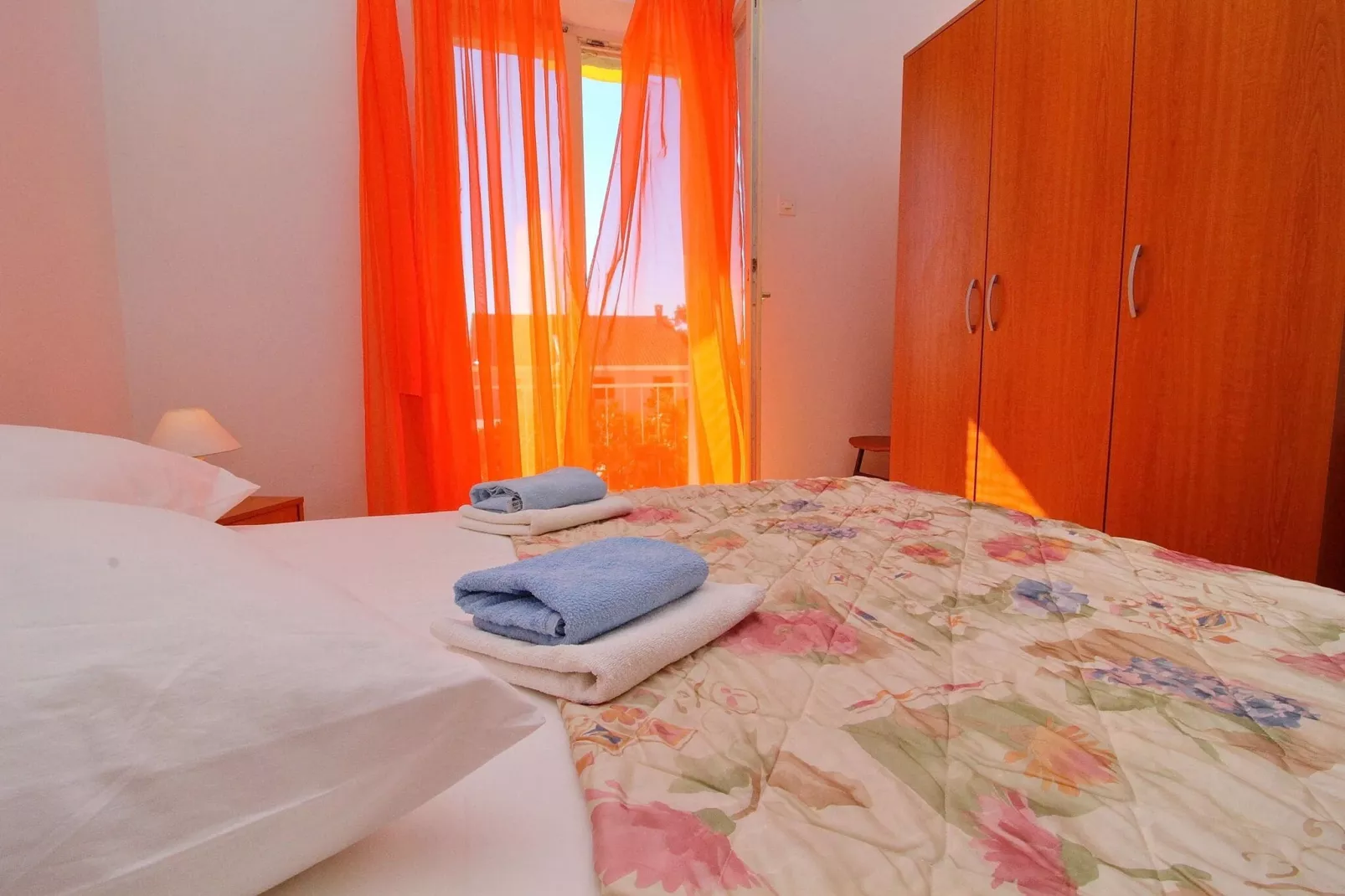Apartment Domestic - Three Bedroom Apartment with Terrace-Chambre