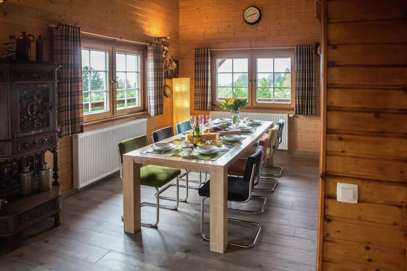 Chalet du Soleil-Dining room