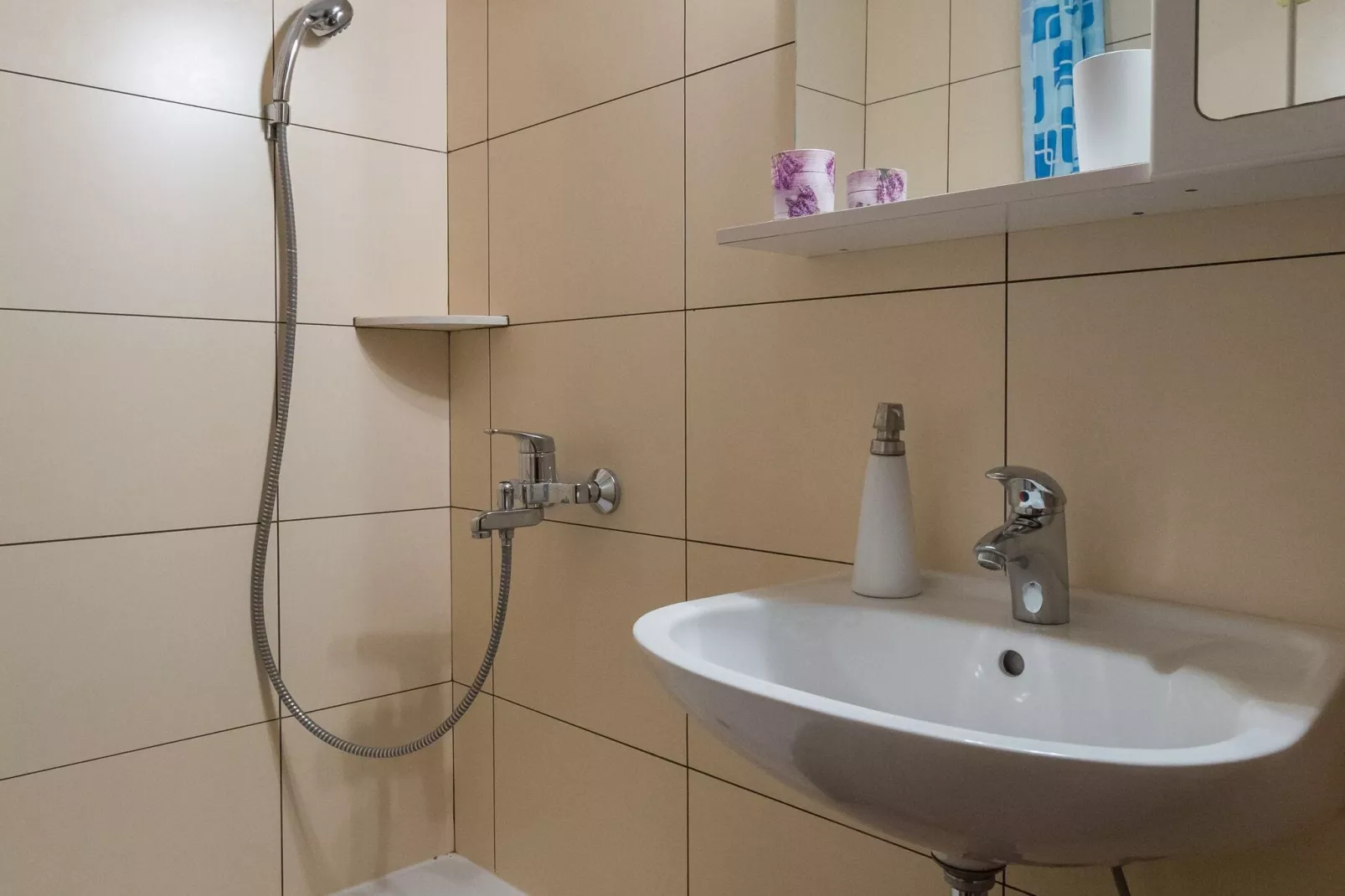 Apartments Lovro - Duplex One Bedroom Apartment with Terrace and Partial Sea View (1)-Bathroom