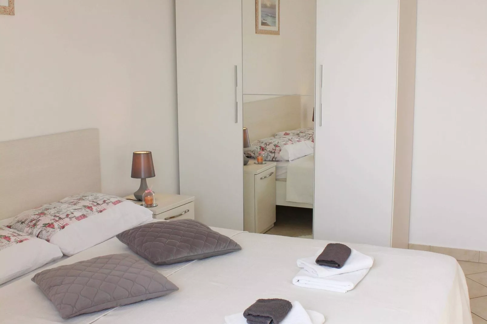 Apartments Lovro - One Bedroom Apartment with Terrace and Sea View (2)-Bedroom