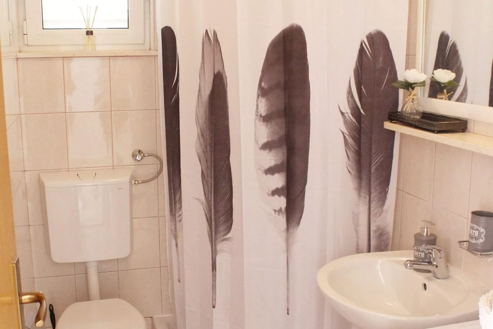 Apartments Lovro - One Bedroom Apartment with Terrace and Sea View (2)-Bathroom