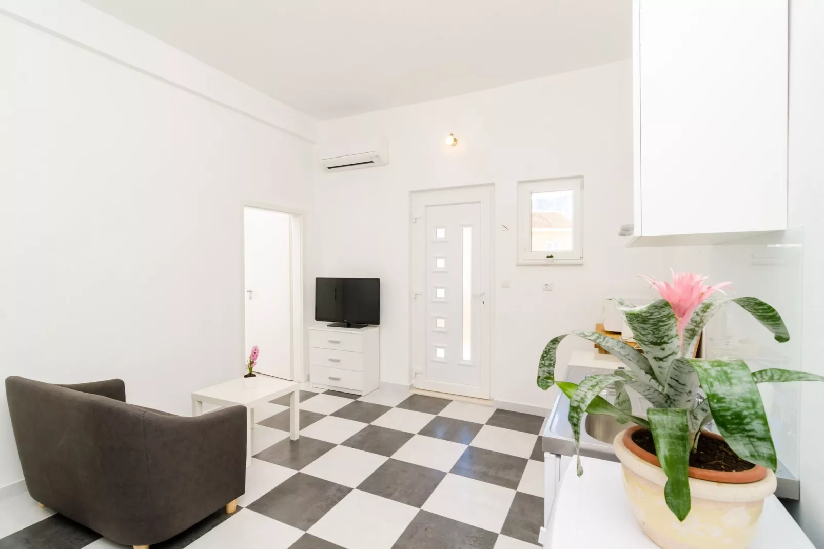 Apartment Amabilis - One Bedroom Apartment with Terrace and City View-Wohnzimmer