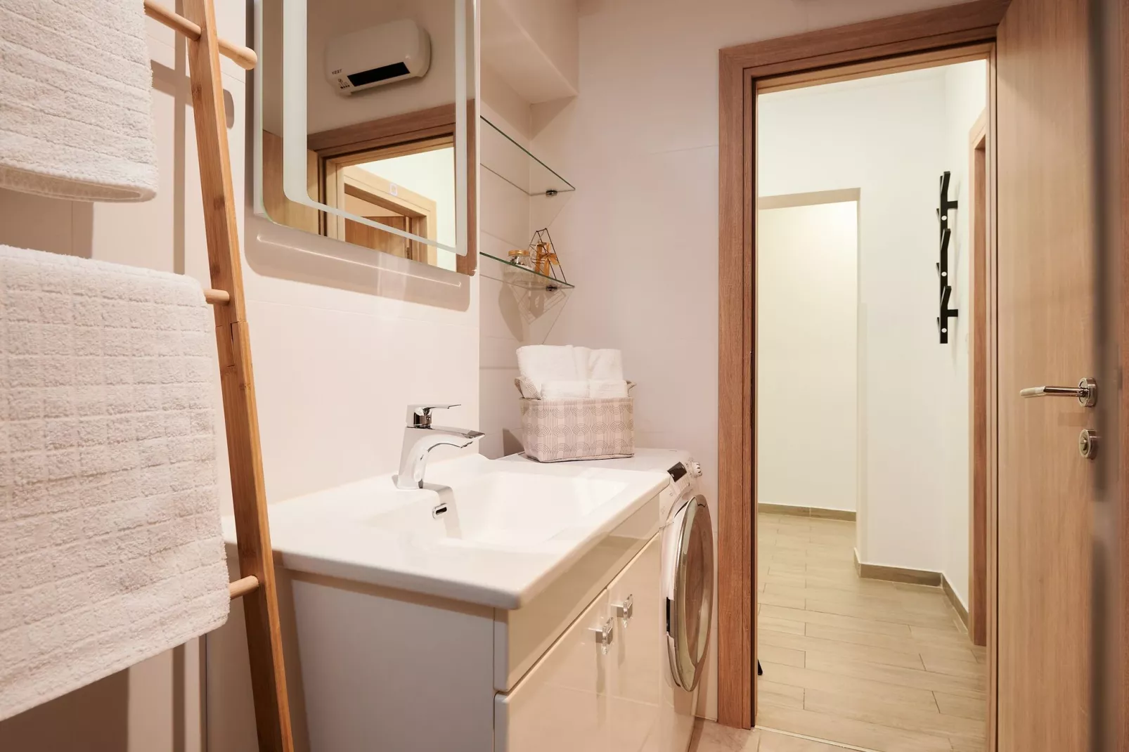Apartment Boris (ST) - Two Bedroom Apartment with Terrace and Jacuzzi-Bathroom