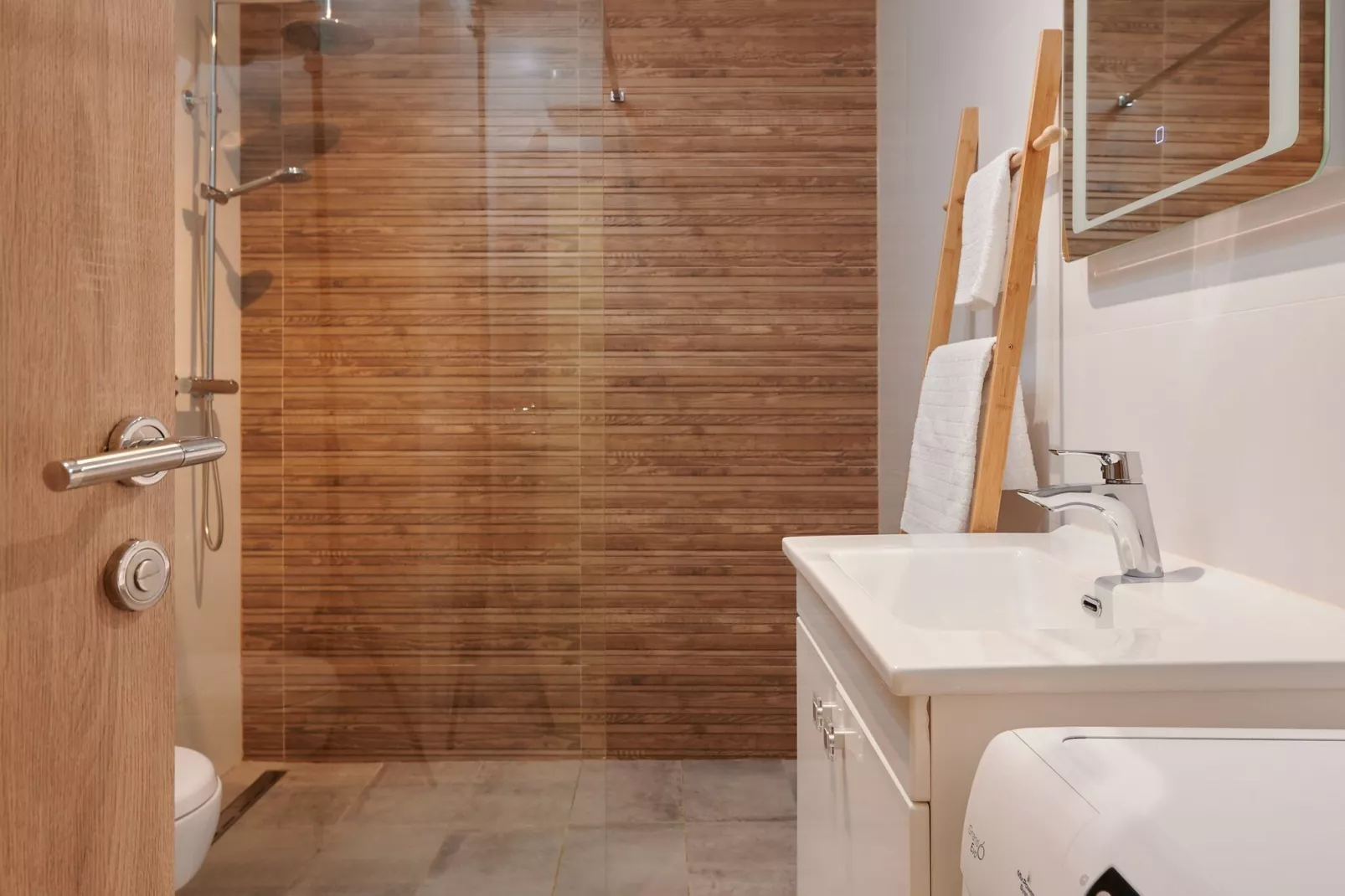Apartment Boris (ST) - Two Bedroom Apartment with Terrace and Jacuzzi-Bathroom