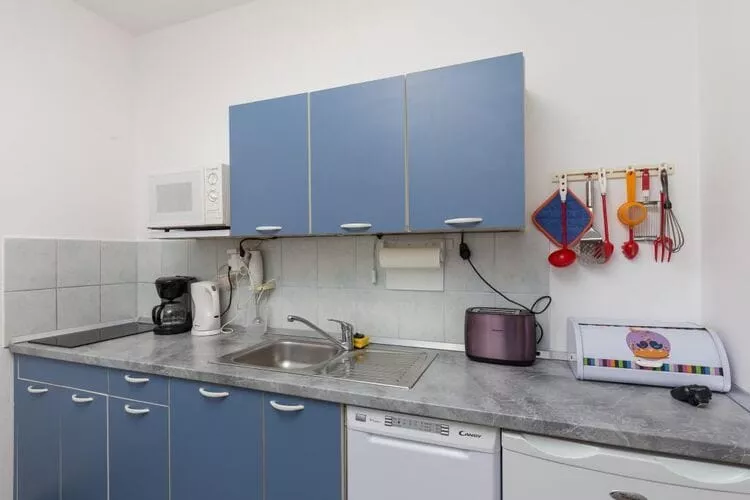 Apartment Milić - Two Bedroom Apartment with Terrace and Sea View (Sinjska 15)-Kitchen