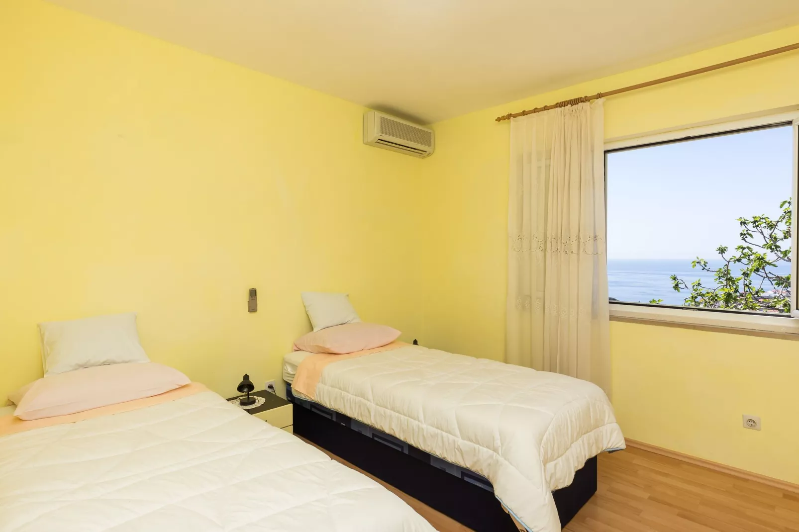 Apartment Milić - Two Bedroom Apartment with Terrace and Sea View (Sinjska 15)-Bedroom