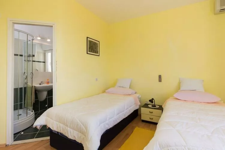 Apartment Milić - Two Bedroom Apartment with Terrace and Sea View (Sinjska 15)-Bedroom