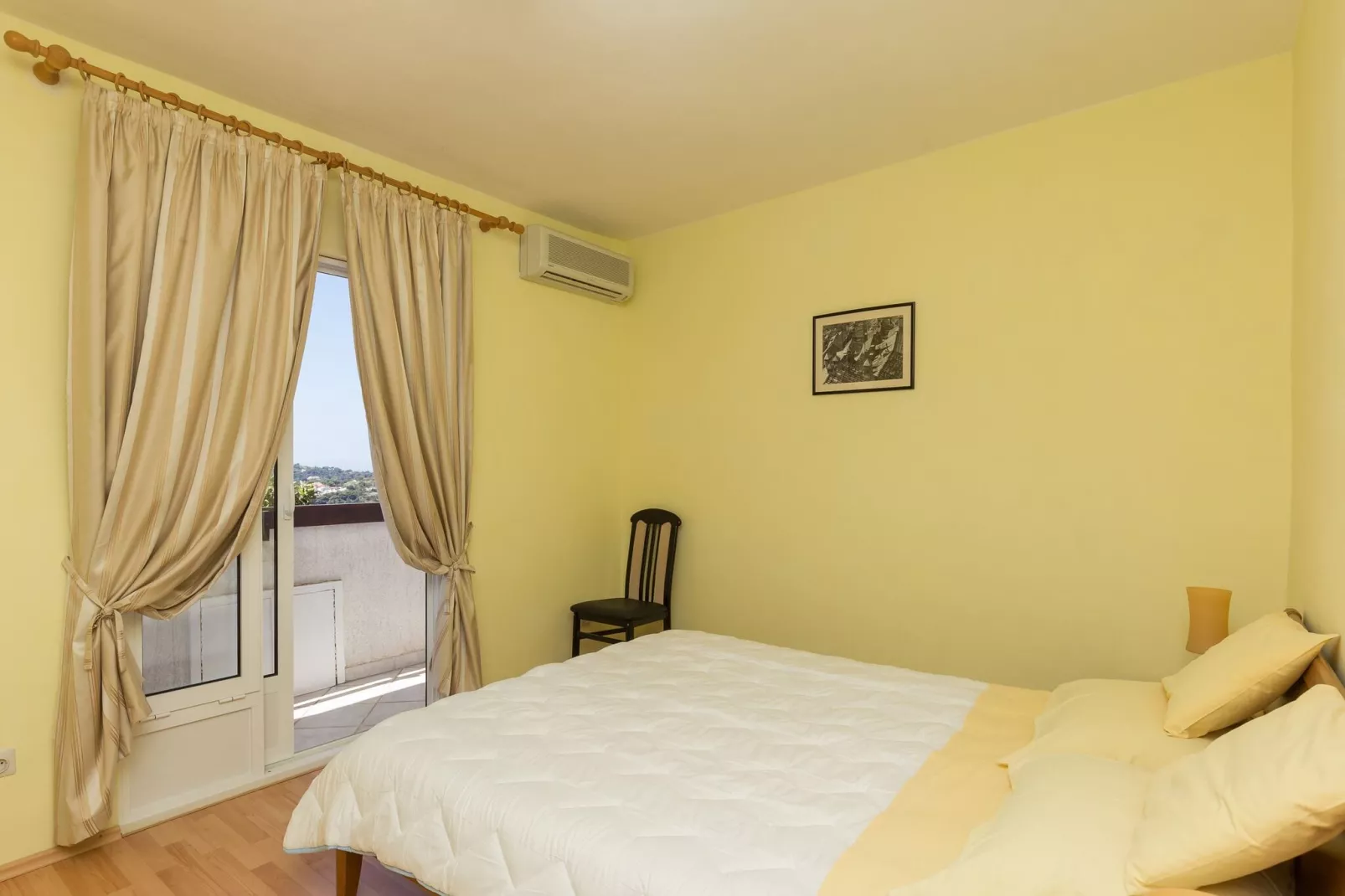 Apartment Milić - Two Bedroom Apartment with Terrace and Sea View (Sinjska 15)-Bedroom