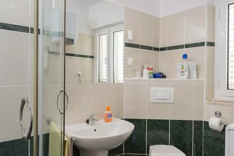 Apartment Milić - Two Bedroom Apartment with Terrace and Sea View (Sinjska 15)-Bathroom