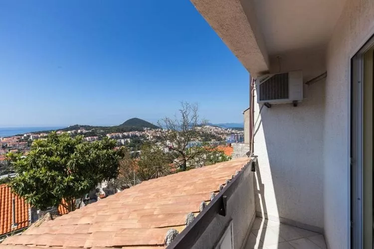 Apartment Milić - Two Bedroom Apartment with Terrace and Sea View (Sinjska 15)-Terrace balcony
