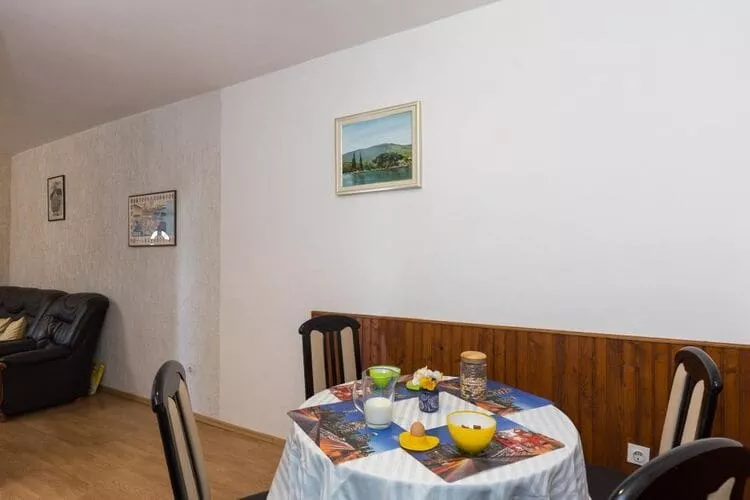 Apartment Milić - Two Bedroom Apartment with Terrace and Sea View (Sinjska 15)-Dining room