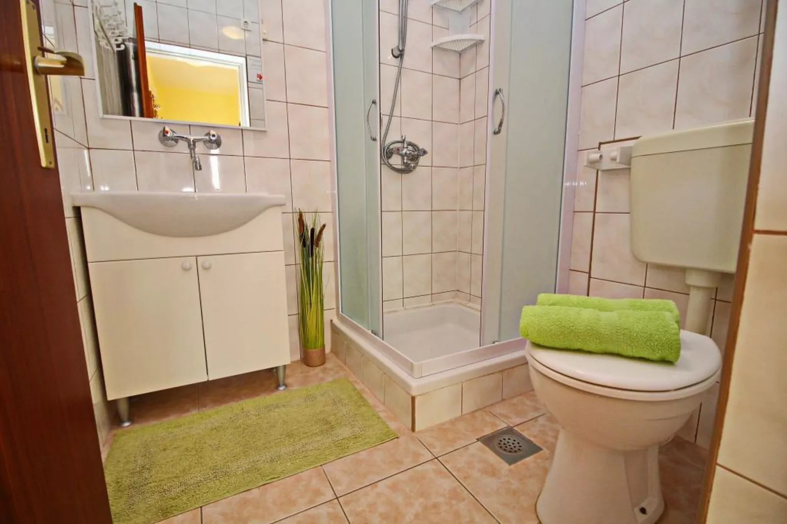 Apartments Villa Senija - Standard Two Bedroom Apartment with Terrace and Sea View (Sunset)-Bathroom