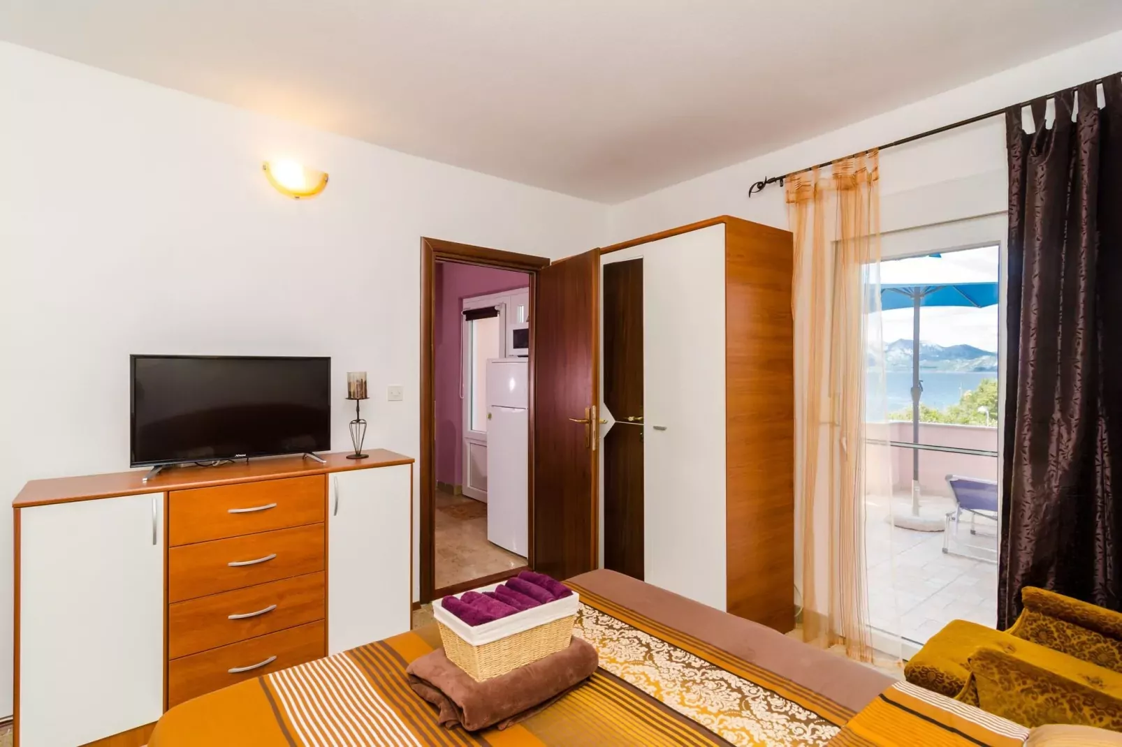 Apartment Bay Of Dreams - Two-Bedroom Apartment with Terrace and Sea View-Bedroom