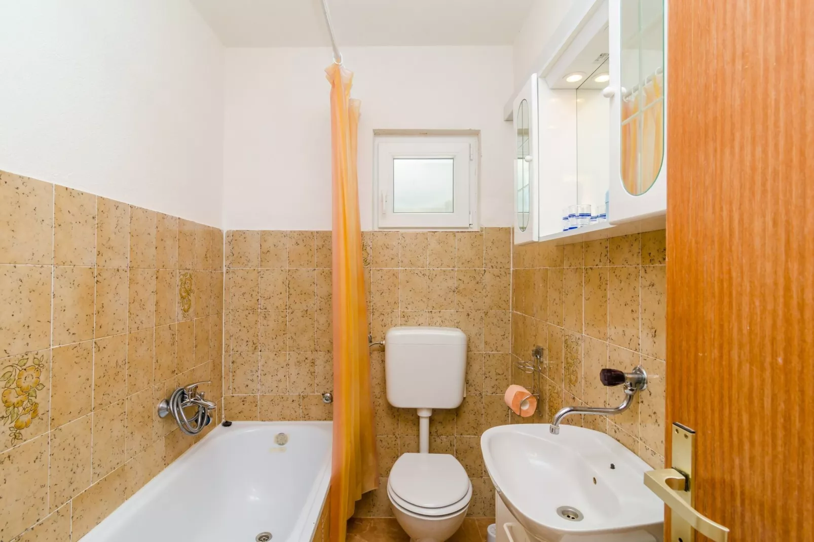 Apartment Bay Of Dreams - Two-Bedroom Apartment with Terrace and Sea View-Bathroom