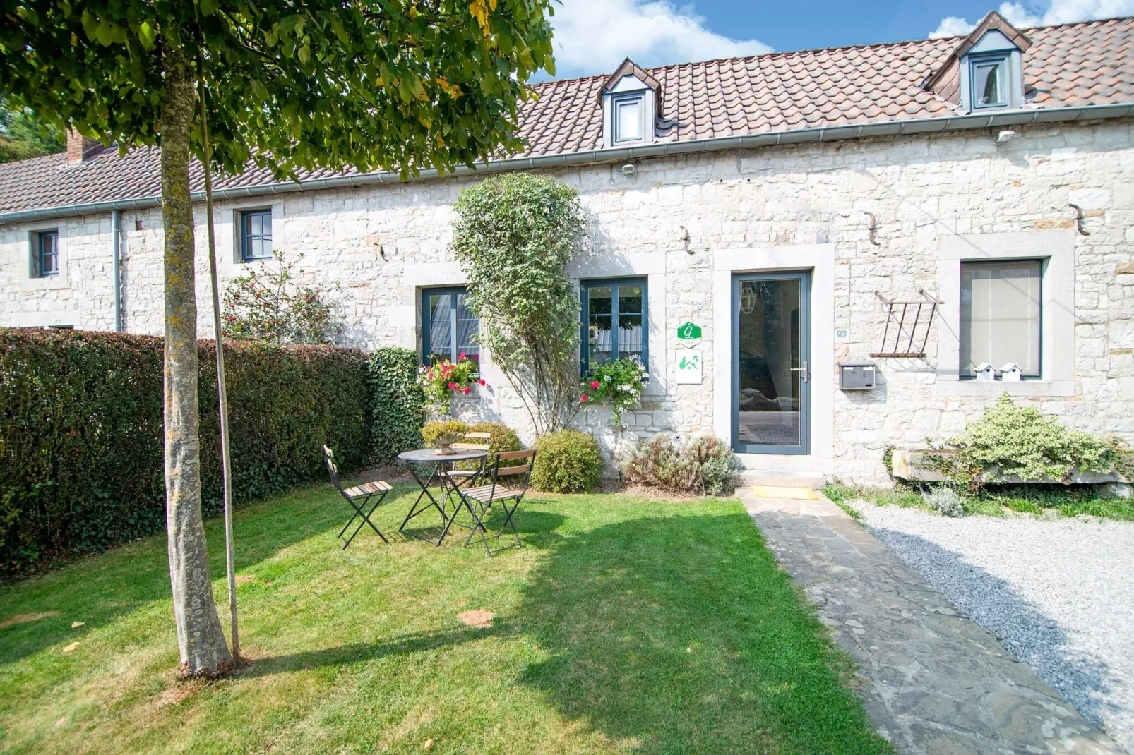 La Romaine-Exterior summer