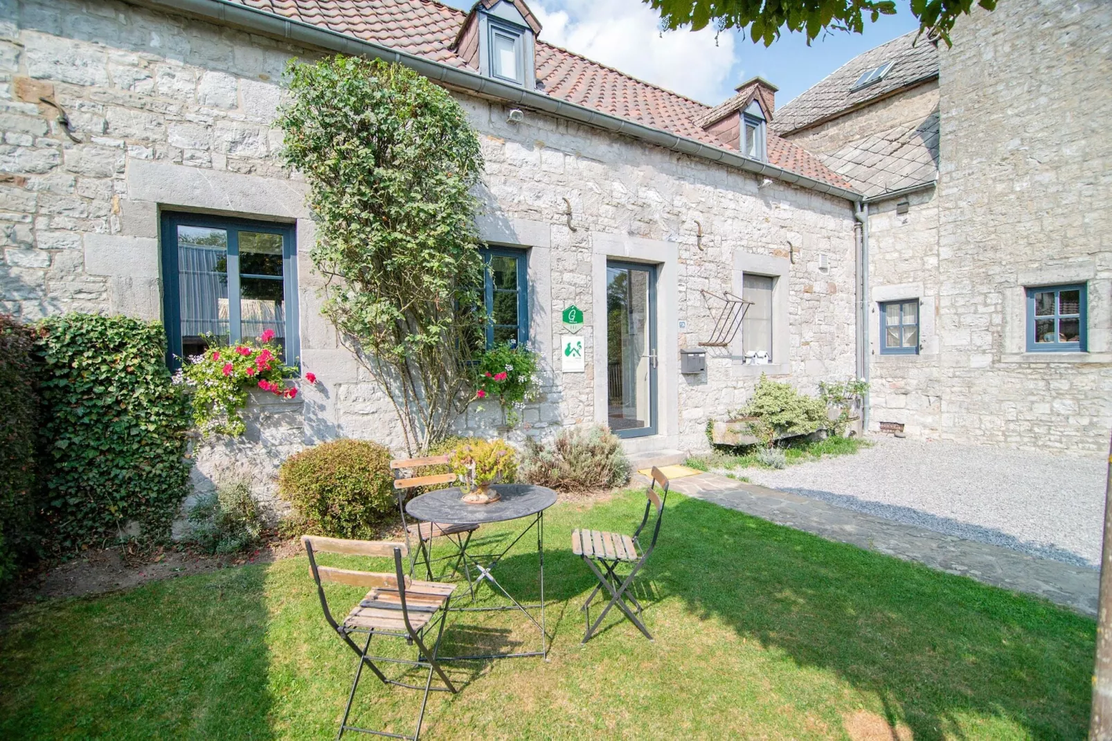 La Romaine-Exterior summer